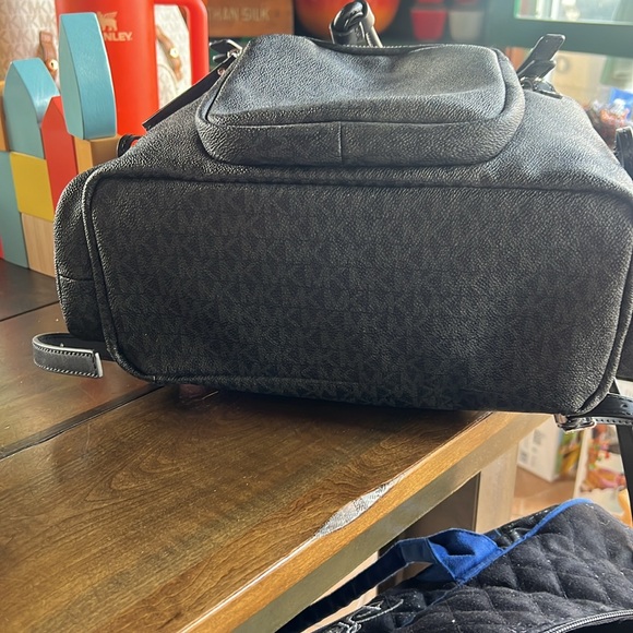Woman’s Micheal Kors Backpack NWT - Picture 4 of 9